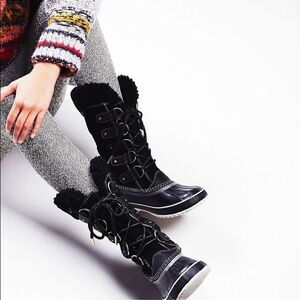 Black Lace-Up Winter Boot with Faux Fur